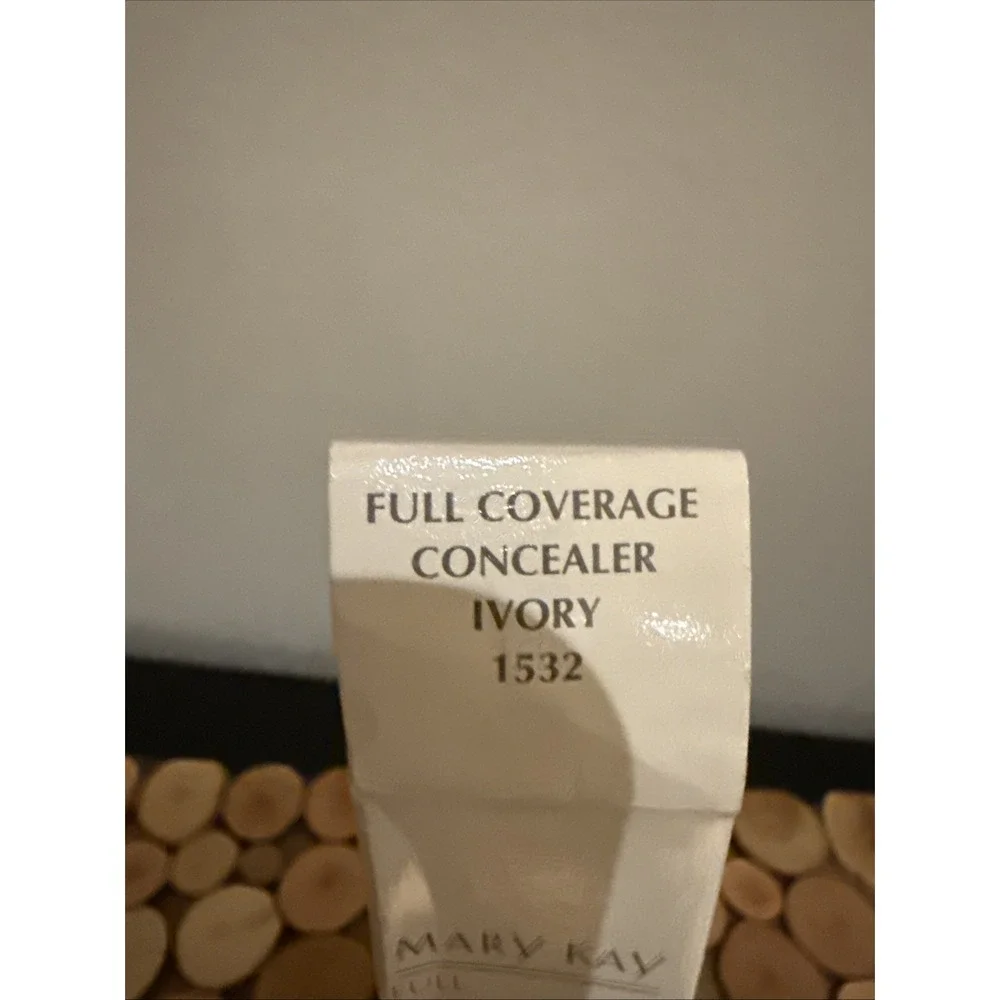 Mary Kay Concealer NOS 1532 Full Coverage Concealer, Ivory Correcting Discontin